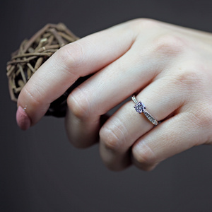 Lenka White - oblíbený zásnubní prsten z bílého zlata