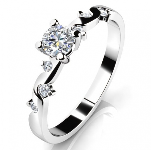 Zeus White -prsten ve špičkovém designu